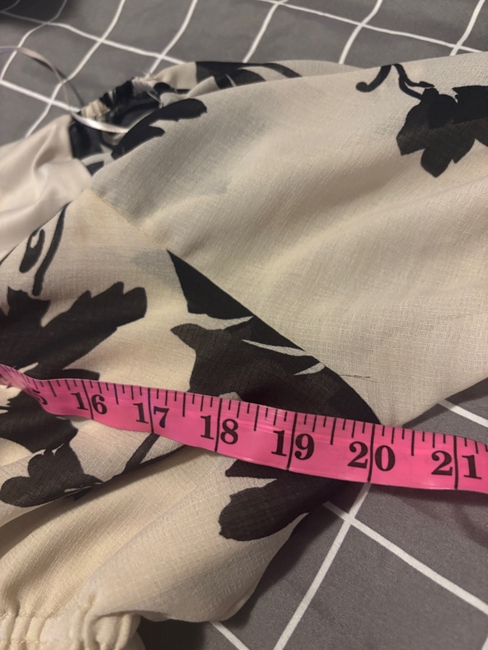 Taylor Cream with Black Floral Motif Chiffon Maxi Dress Sz 6 - Picture 9 of 14